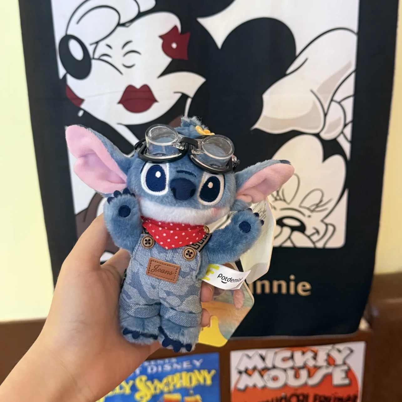 Pantalón con bolsillo de punto rojo Estación de Stitch 【Colgante】