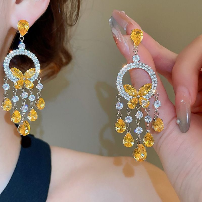 Agujas de plata transfronterizas flores de zircón aretes de bordillo estilo de moda pernos de auriculares lujosos de alto nivel de diseño de auriculares nicho