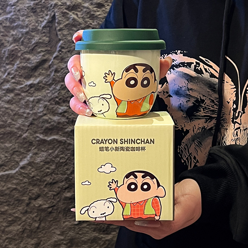 Auténtico lápiz con marca pequeña nueva taza de cerámica taza de agua con tapa de dibujos animados para niños lindos tazas de regalo al por mayor