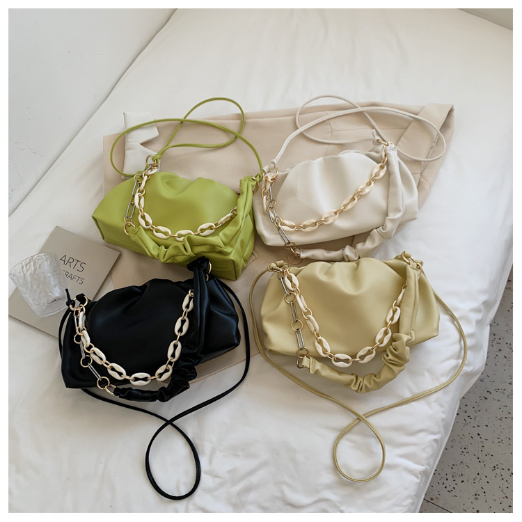 Korean Fold Cloud Chain Portable One-shoulder Diagonal Bag display picture 3