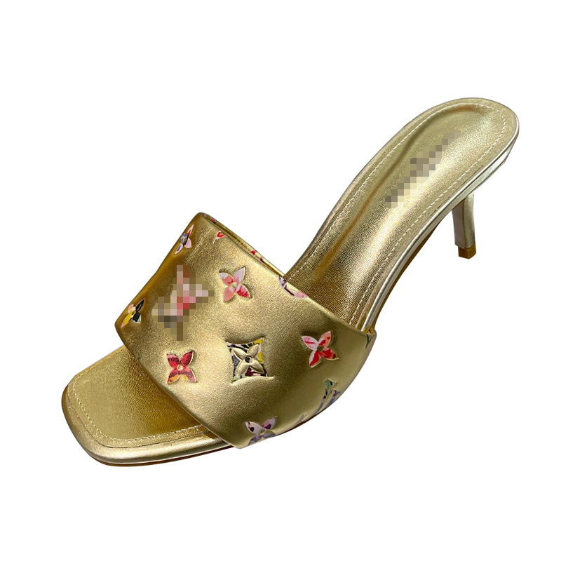 Sandalias casuales de moda europea y americana 2025 nuevas zapatillas de cuña en relieve de moda de cuero mujer playa transfronteriza 8,5 cm