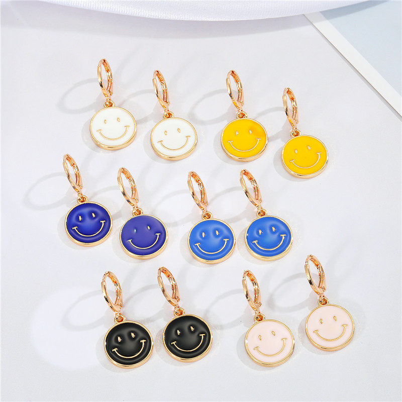 Wholesale Jewelry Cute Smiley Round Pendant Earrings Nihaojewelry display picture 2