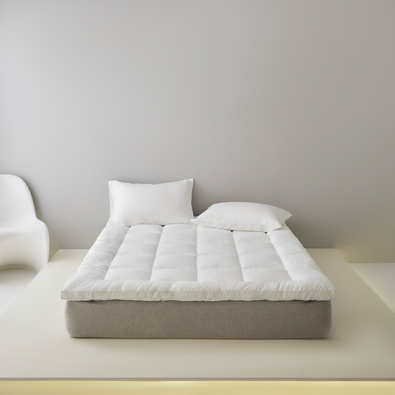 Waterproof Mattress, Machine Washable Soft Mattress, Oil-Repellent Student Dormitory, Moisture-Proof, Anti-Fouling, Fluffy and Highly Elastic 1.5/ 1.8m