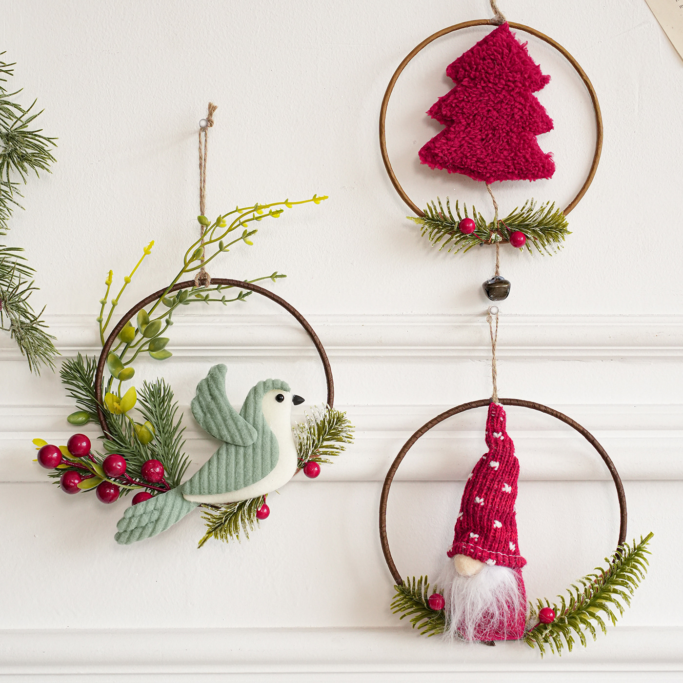 Colgante de guirnaldas de Navidad pájaros ramas de peluche muñecas puertas colgadas de pared decoración ventanas de decoración accesorios de diseño de árbol de Navidad