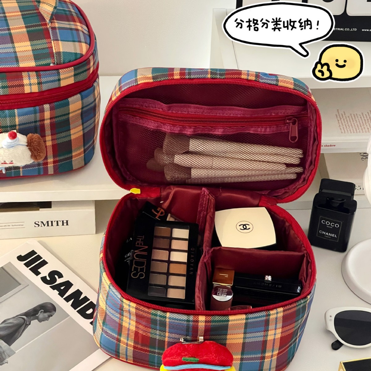 Bagos de maquillaje de cuadrillas lindos para mujeres de gran capacidad 2025 nuevo viaje portátil artículos de higiene bolsas de almacenamiento de moda de mano