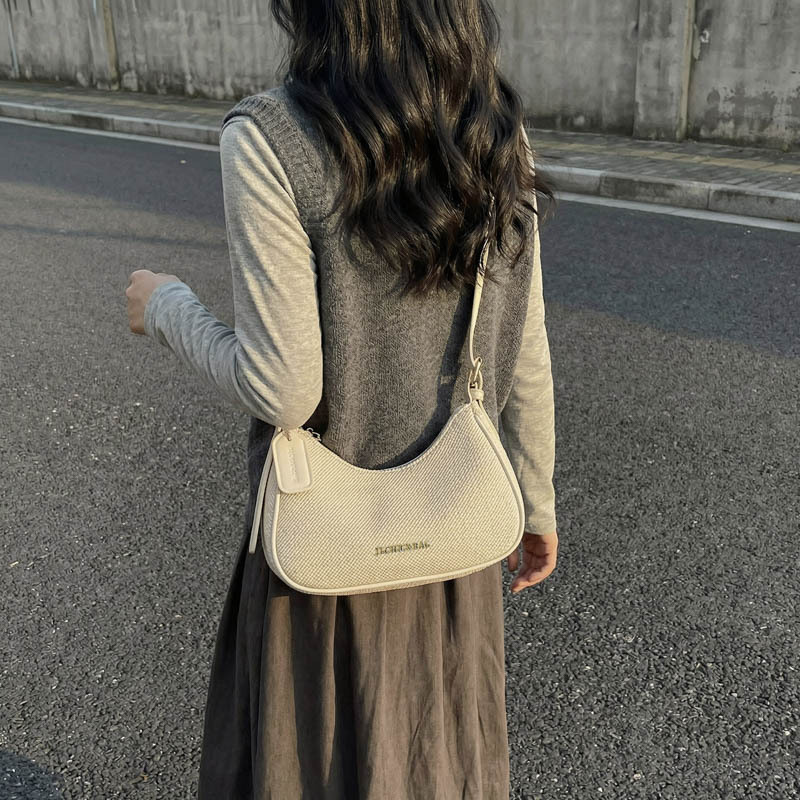 Bolso transfronterizo para mujeres nuevo estilo portátil bajo la axila simple universal moda extranjera mochila de hombro venta caliente