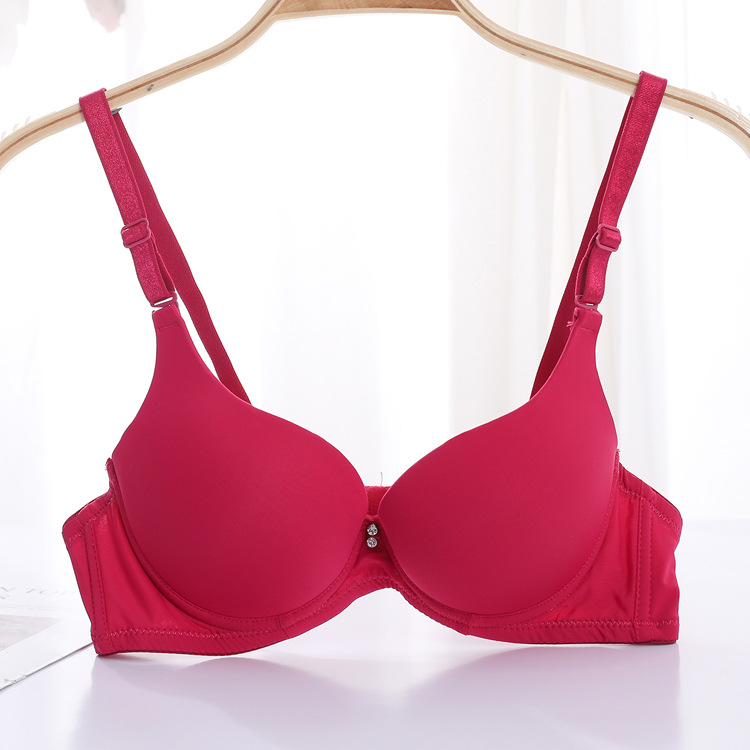 Fábrica de stock pequeño pecho grueso agrupado sujetador de acero anillo de acero ajustado tipo de ropa interior de mujer brillante sin marca sujetador