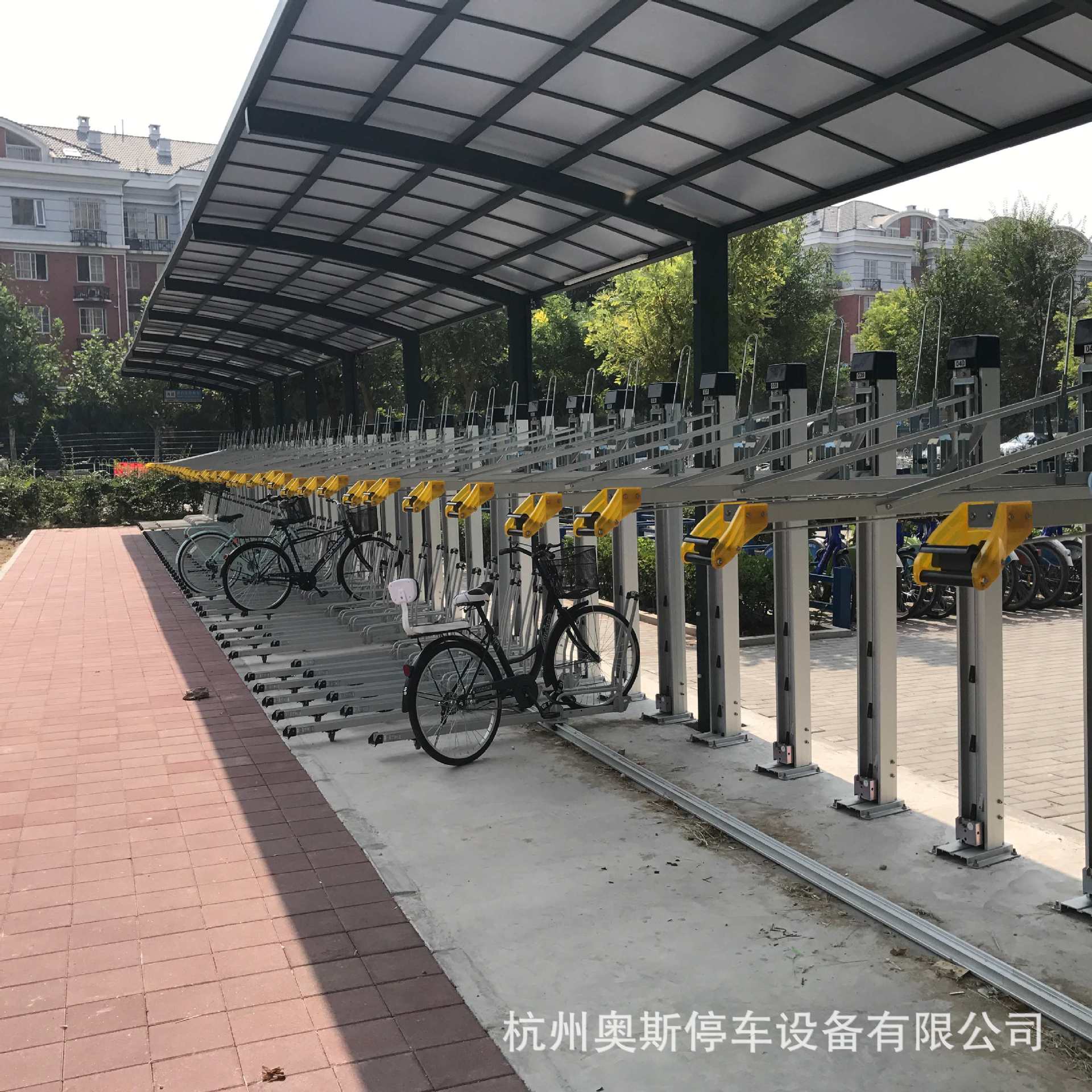 北京大兴地铁口公共自行车停车架  立体停车架供应商