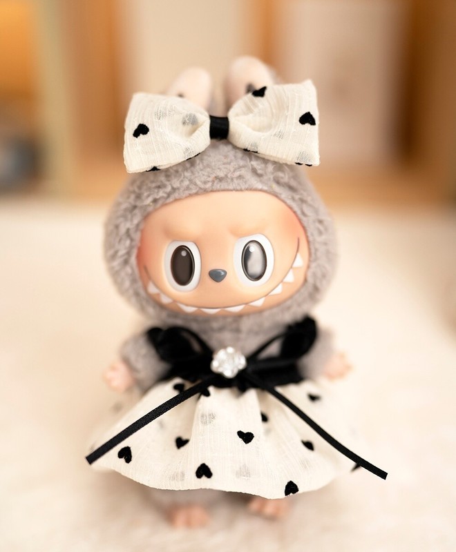 ラブブベビー服 ラブブ服 1代目・2代目・3代目ペンダント ガーゼスカート サスペンダースカート 冬用帽子 スカーフ|undefined