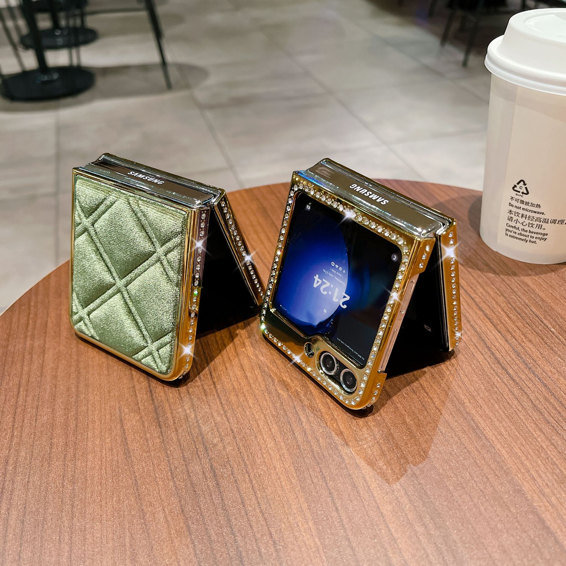 Cover di lusso in velluto e strass per samsung z flip_voghion.com