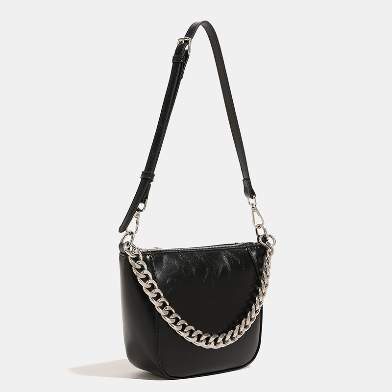 Fashionable chain, underarm bag, one-shoulder bag, city style, high-quality style
