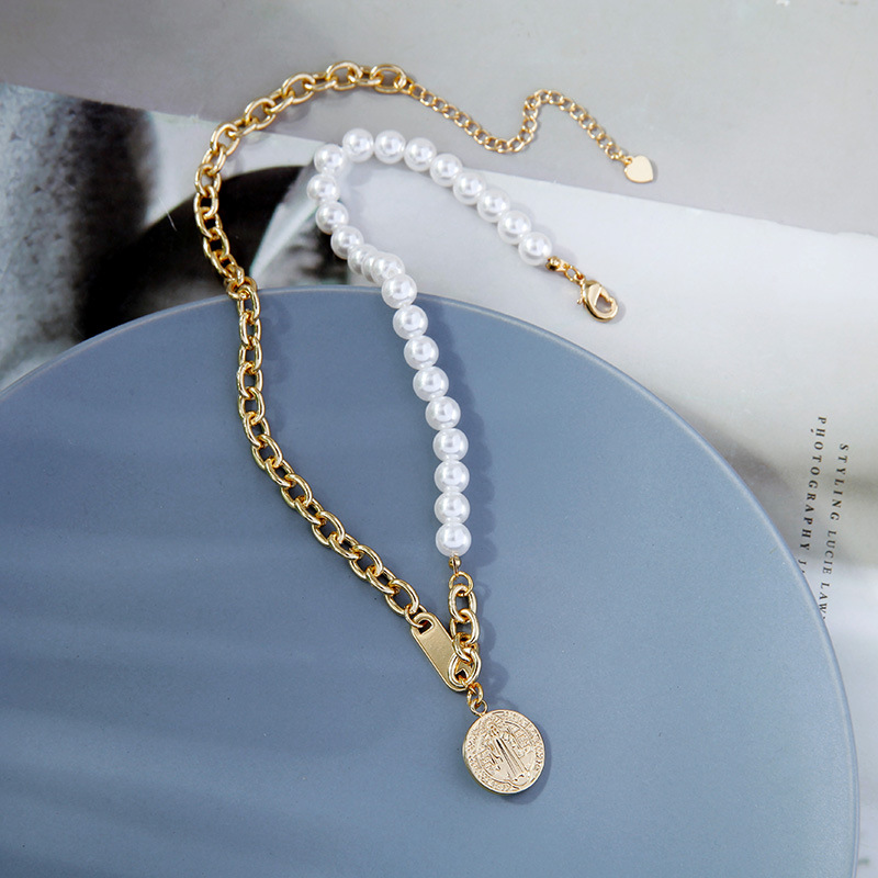 Simple Pearl Letter Pendant Necklace display picture 3