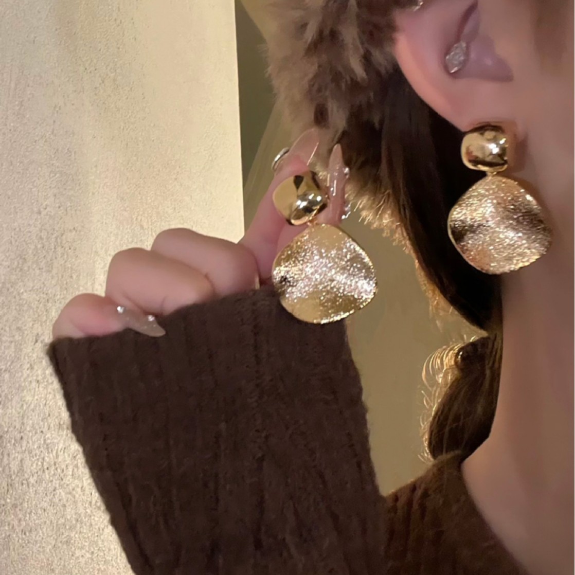Vintage Round Clip-on Earrings Minimalist Designer Style_voghion.com