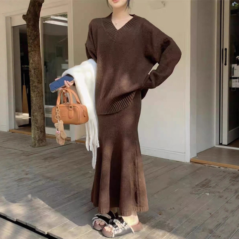 Lazy Style Knitted Suit Loose V-Neck Sweater Top Women's Autumn and Winter High-Waisted Fishtail Skirt Gray Two-Piece Set Lazy Style Knitted Suit Loose V-Neck Sweater Top Women's Autumn and Winter High-Waisted Fishtail Skirt Gray Two-Piece Set