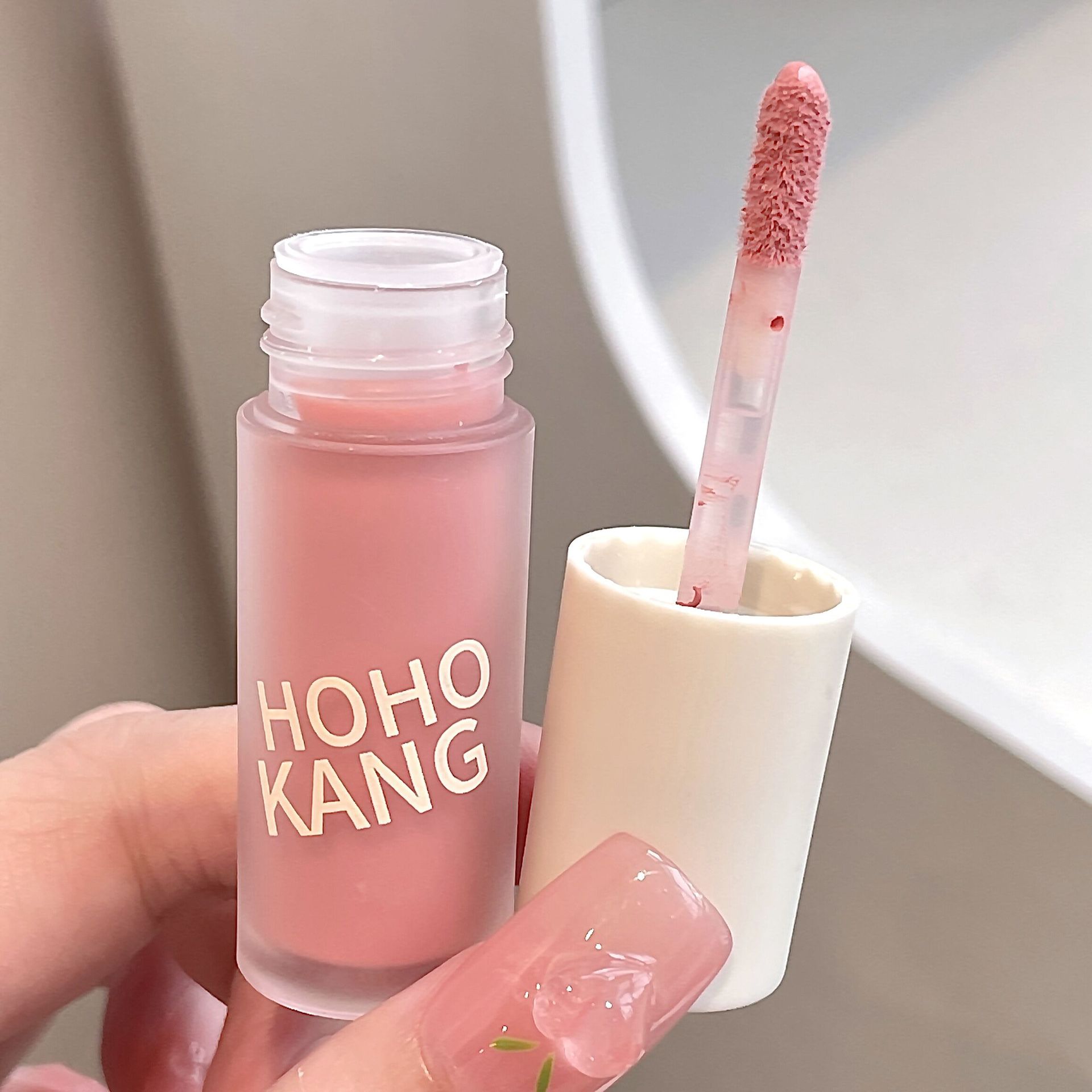 HOHOKANG's matte eyeshadow liquid with a misty texture and a fine pearlescent sheen makes a makeup look with just one application. It's an affordable liquid eyeshadow for hair replacement undefined