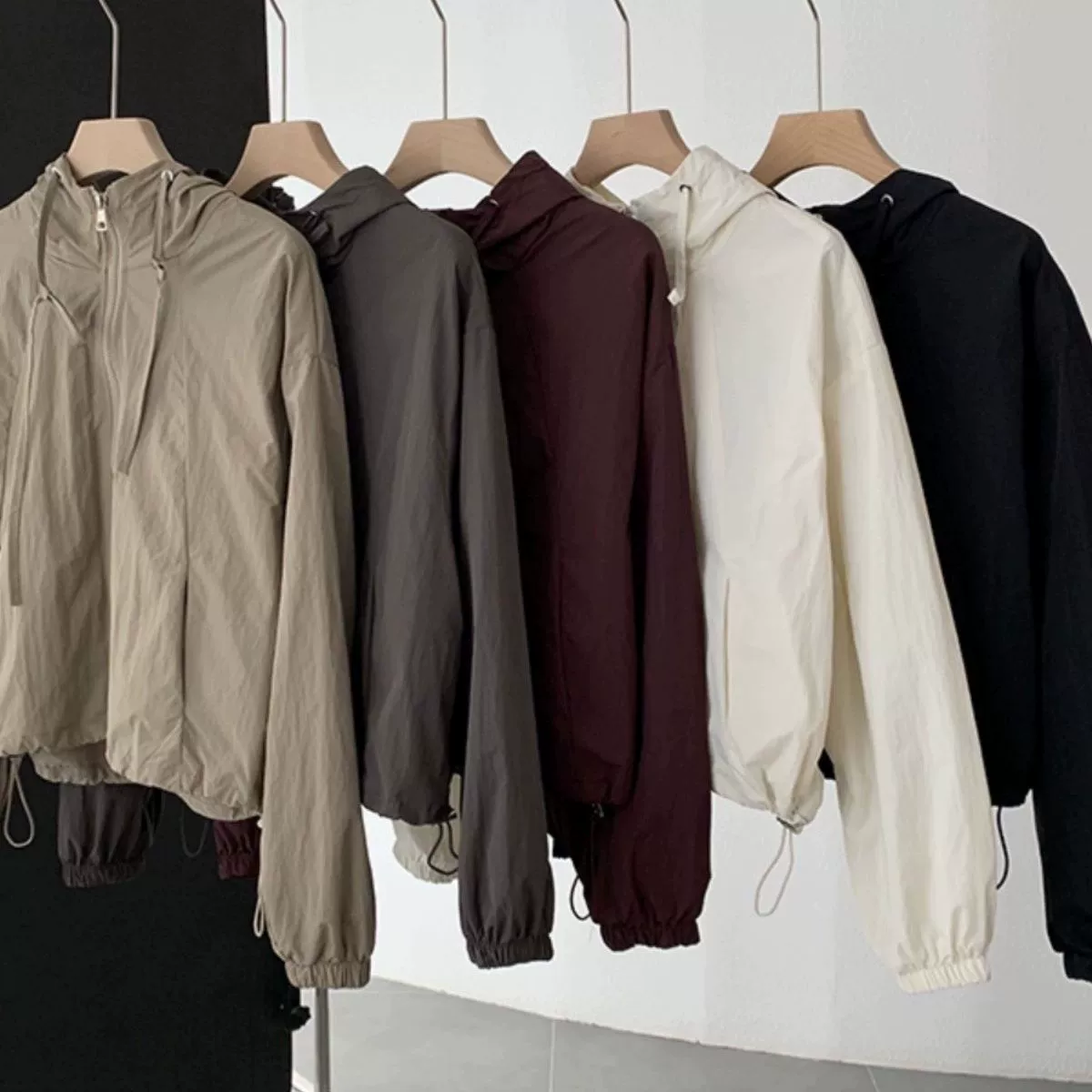 Сетка красная короткая куртка с капюшоном женская весна и лето 2025 новая свободная повседневная куртка на молнии солнцезащитный крем женская модель