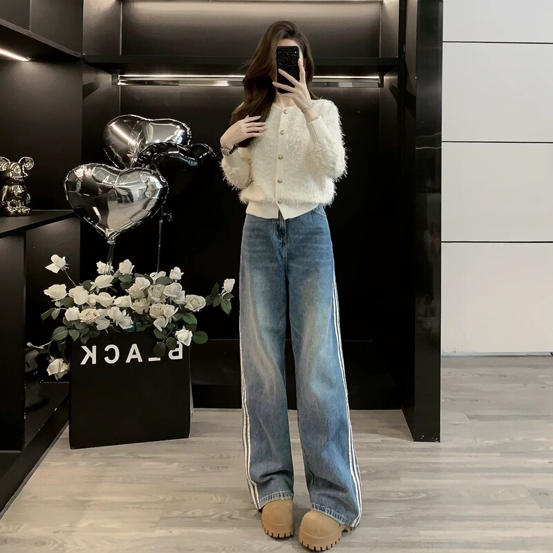 A Complete Set of Elegant Outfits for Women 2025 Winter High-End Gray Small Fragrance Tops and Wide-Leg Jeans Two-Piece Set A Complete Set of Elegant Outfits for Women 2025 Winter High-End Gray Small Fragrance Tops and Wide-Leg Jeans Two-Piece Set