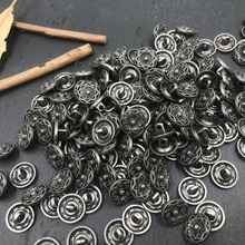 服装辅料复古英伦风镂空花瓣纽扣金属合金手缝衬衫高脚镂空设计