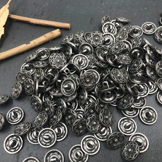 服装辅料复古英伦风镂空花瓣纽扣金属合金手缝衬衫高脚镂空设计