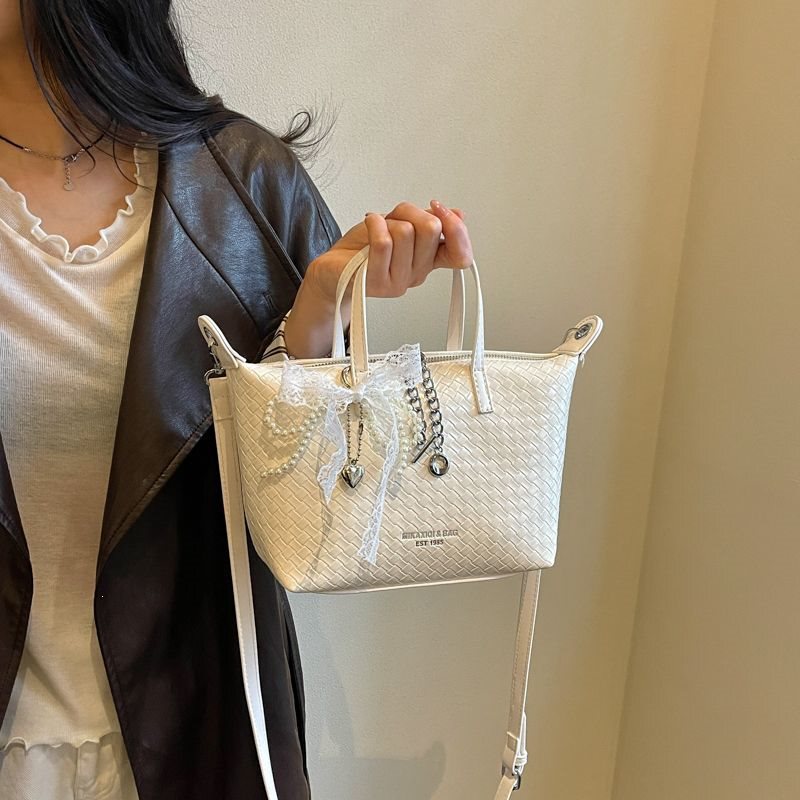 2026 Summer New Simple Textured Women's Bag, Stylish Commuting Shoulder Bag, Fashionable Large Capacity Handbag and Crossbody Bag