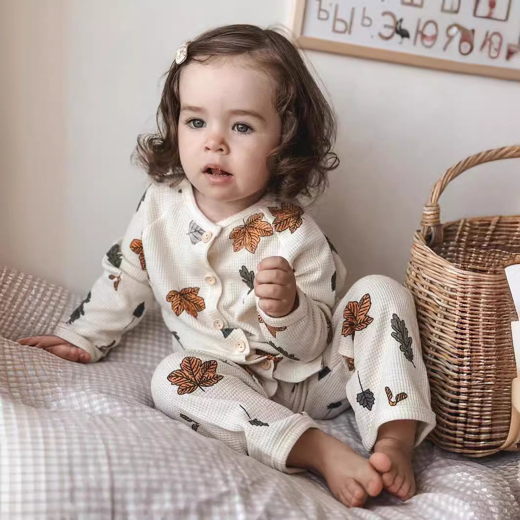 Ropa de hogar para niños coreanos, pijamas para niñas, traje cálido, ropa antiestática para bebés, una chaqueta de algodón de otoño e invierno
