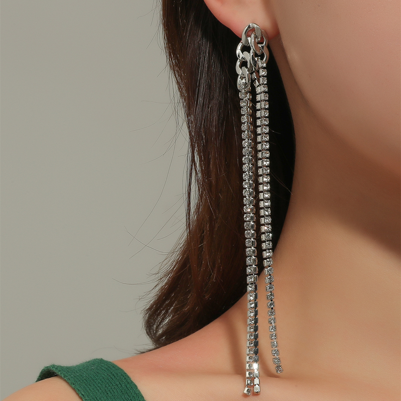 Minimalist Golden Texture Long Tassel Fashion Retro Thin Full Diamond Alloy Earrings display picture 4