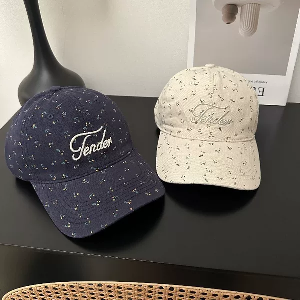 Korean Dongdaemun style soft-top small floral baseball cap with embroidered letters, casual pink duckbill cap for women that makes the face look smaller