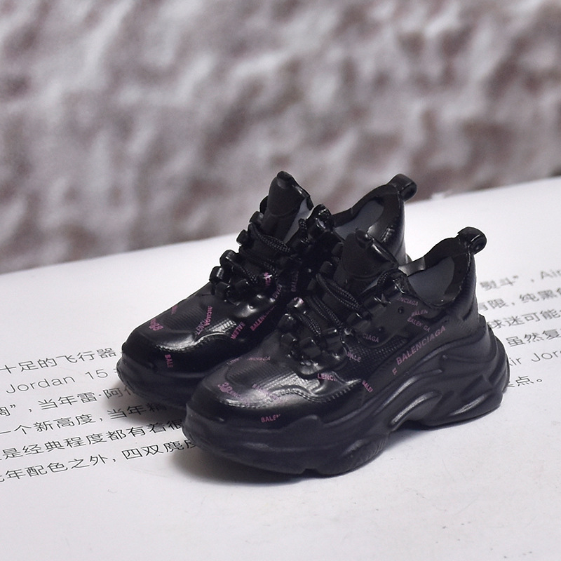 파리 검은 색과 핑크 단어