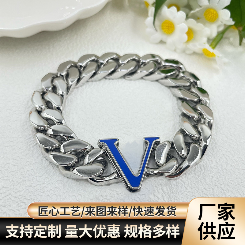 New Simple Blue V Letter Cuban Bracelet for Men and Women, High-End Personalized Electroplating Trendyy Fashion Hand Jewelry