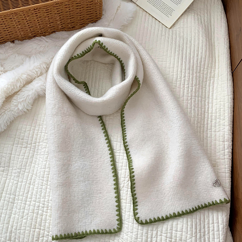 Alta sensación verde imitación de cachemira bufandas de piel de mujeres otoño y invierno 2025 sensación de atmósfera gruesa calentamiento de los estudiantes bufandas