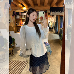 白色圆领长袖海螺印花T恤女秋季新款内搭打底衫薄款微透宽松上衣