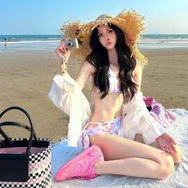 2025新款甜美可爱比基尼立体花朵抹胸小胸三件套bikini女泳衣