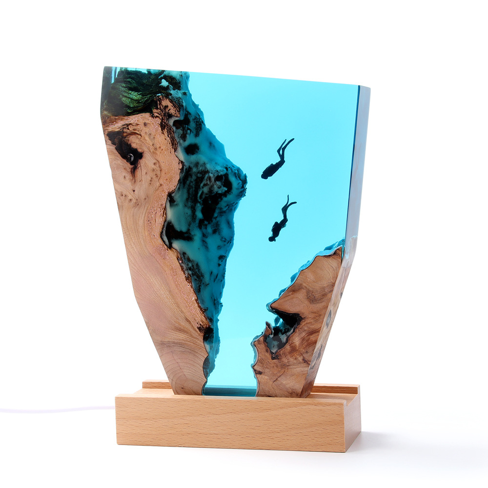 Handmade Creative Solid Wood Resin Atmosphere Lamp Ocean Free Diver Desktop Ornaments Deep Sea Exploration Commemorative Night Light