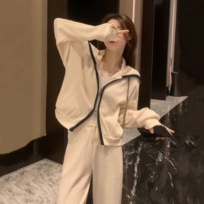ワッフルファッションのスポーツスーツの女性は春と秋にゆったりしていて、やせています。|undefined