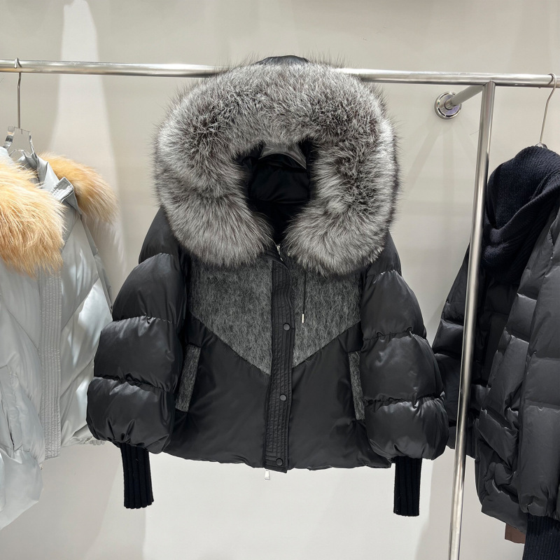 Women's Oversized Real Fox Fur Collar Hooded down Jacket, New Autumn and Winter Short Style, Thickened Fashionable Puffer Coat Women's Oversized Real Fox Fur Collar Hooded down Jacket, New Autumn and Winter Short Style, Thickened Fashionable Puffer Coat