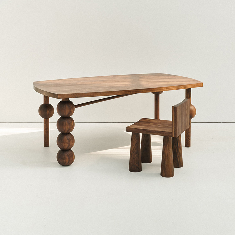 Modern simple solid wood dining table special-shaped niche post-modern design taste retro Nordic style long log desk Modern simple solid wood dining table special-shaped niche post-modern design taste retro Nordic style long log desk