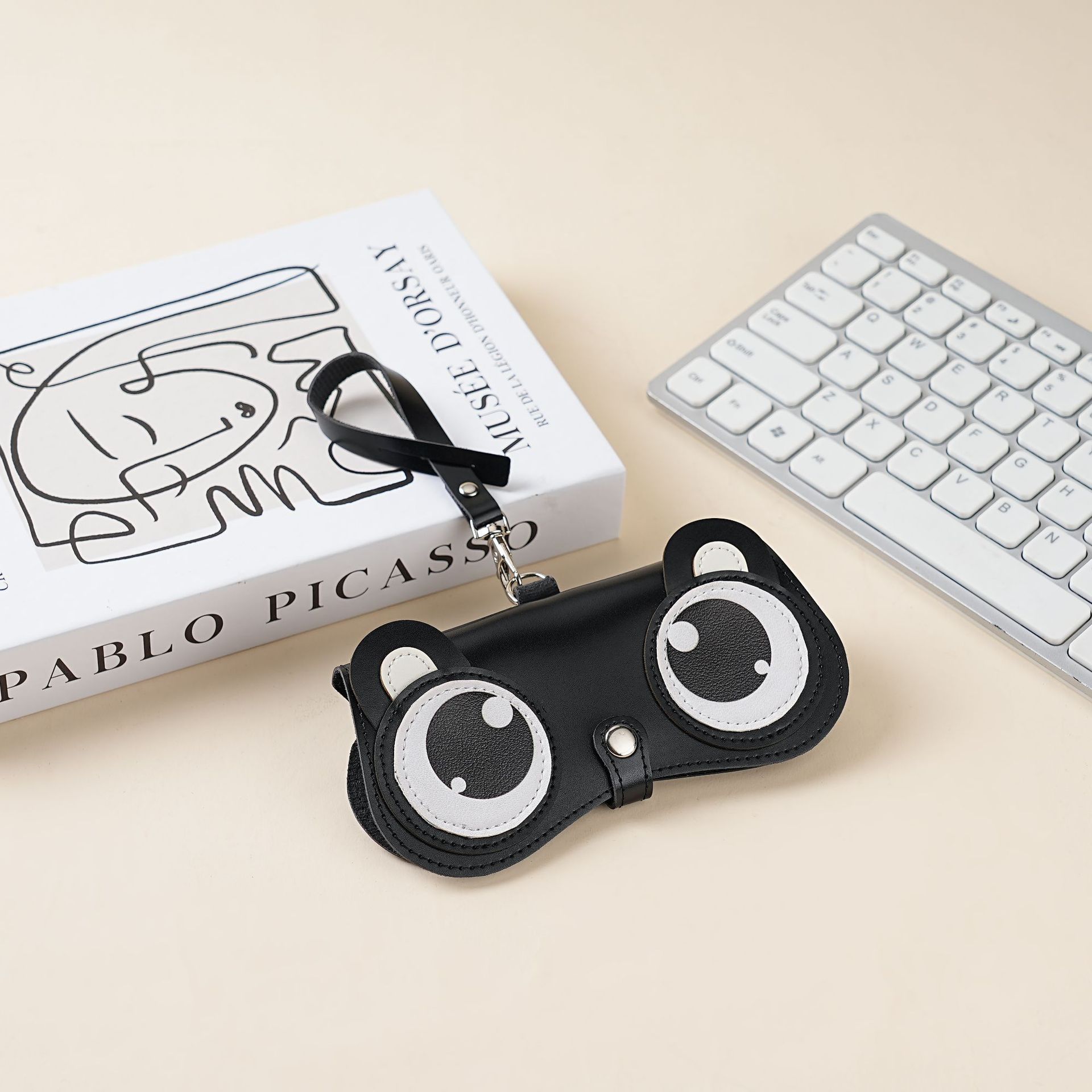 Cartoon cute glasses clipins moda gafas de sol bolsa portátil gafas de sol caja protector bolsa para hombres y mujeres colgante