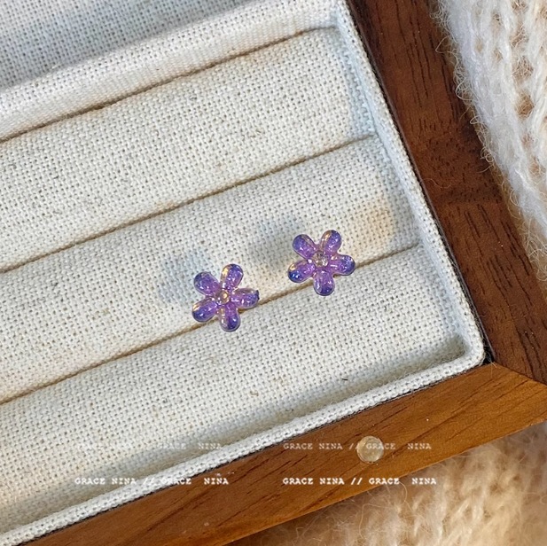 Super Fairy Gradiente Atmósfera Flores Pequeños Pendientes Moda femenina Temperamento Todo fósforo Sentido de alta gama Pendientes de primavera y verano Accesorios para orejas