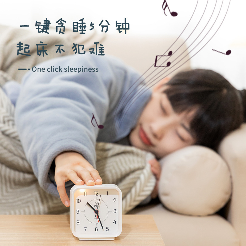 8851ポインタ式目覚まし時計の学生は子供のベッドの上で白い大音量で小夜灯をつけて静かに秒を掃きます。|undefined