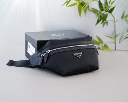 Prada men's recycled nylon and Saffiano leather waist bag, chest bag, crossbody bag - real product photos Prada men's recycled nylon and Saffiano leather waist bag, chest bag, crossbody bag - real product photos