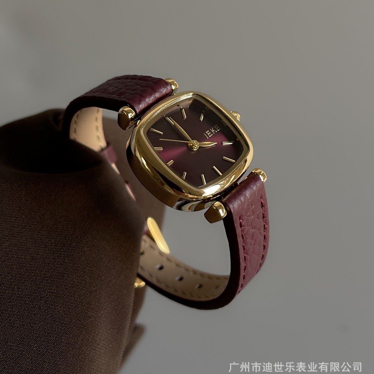 IEKEクロスボーダー小衆安可拉紅中古腕時計女性モデル個性軽豪華小型文字盤生放送プライベート女性時計