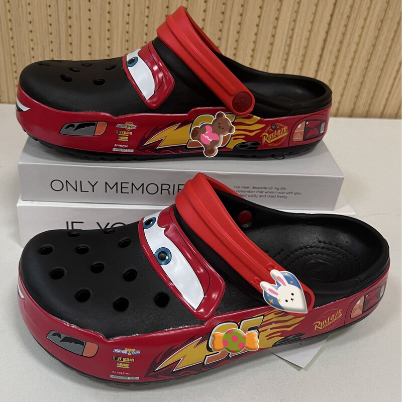 In-Stock Adult Light-Up Car-Themed Clogs for Men and Women, Summer Closed-Toe Sandals, Outdoor Light-Up Shoes, Available for Wholesale and Dropshipping