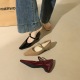 761 French pointed patent leather Mary Jane shoes with a sloping heel and a straight buckle with a shallow mouth, suitable for commuting. Single shoe