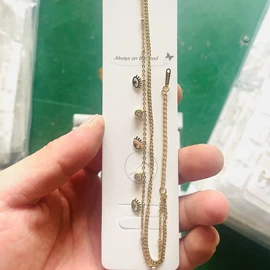 耳环;项链;手链