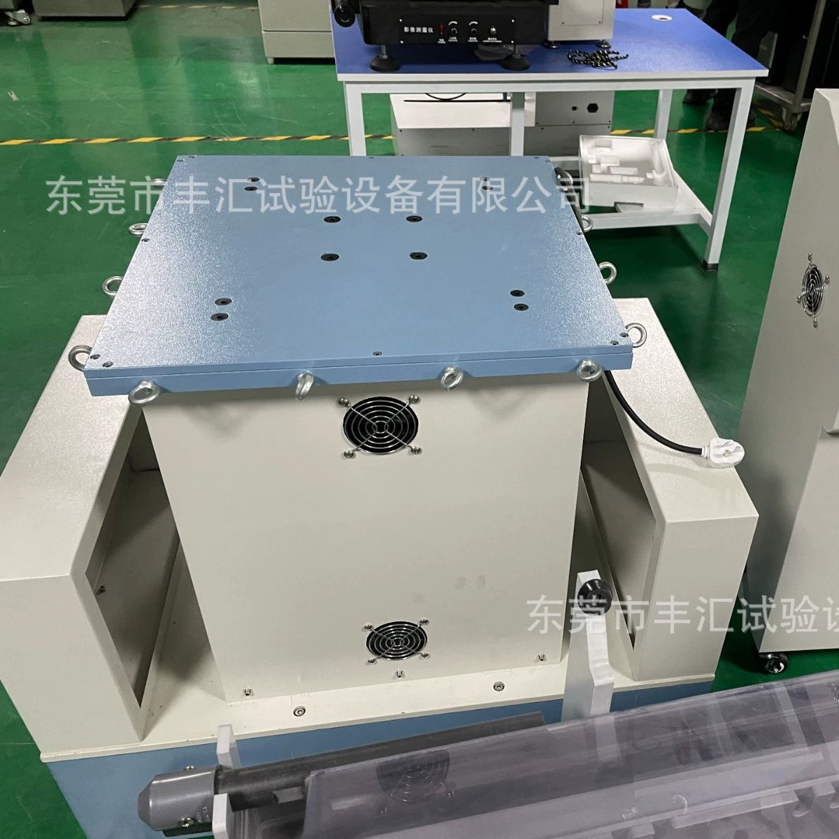 Производитель Электромагнитный вибрационный испытательный стенд с переменной частотой 600HZ электромагнитный вибрационный испытательный станок с трехосным вибрационным стенком