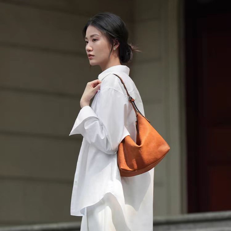 Qiu zhenzhi neumáticos bronceados, piel de vaca, tamaño pequeño, axila clásica bolsa de hobo, piel casual, hombro único, bolsa de cercanías, albóndigas, mujer