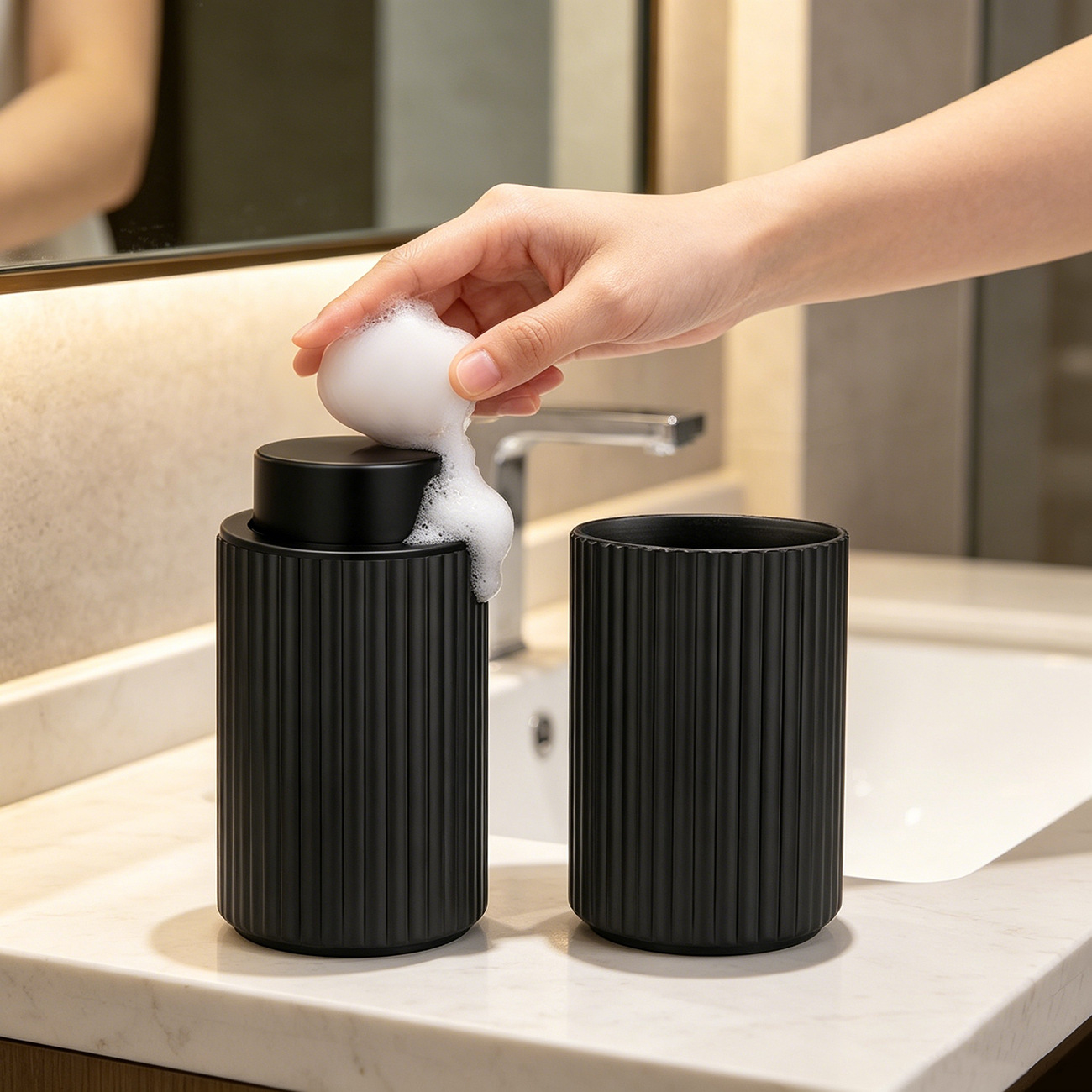 Juego de Accesorios de Baño Set de 2 Piezas de Plástico PP para Baño y Hotel image 4