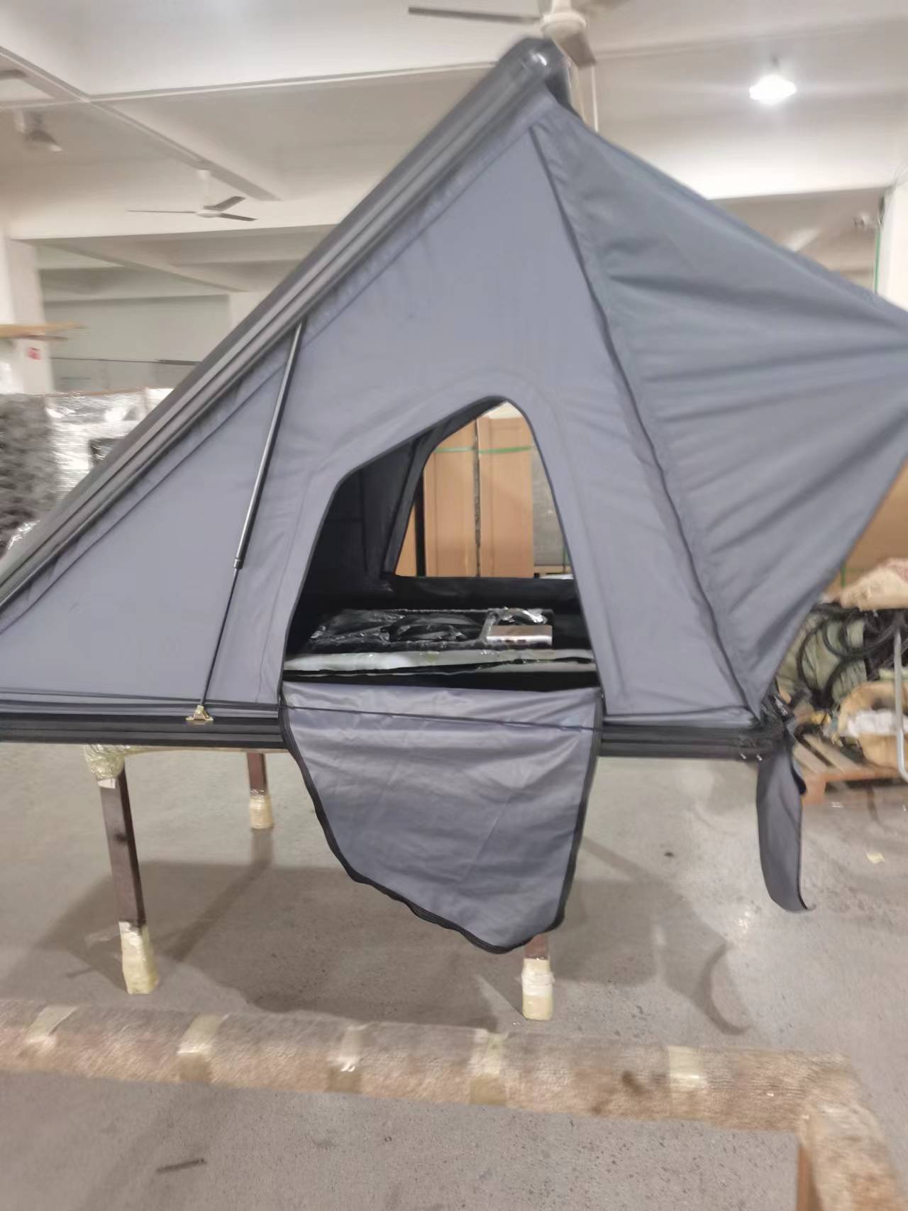 Aleación de aluminio triangular caqui poliéster tela de celos carpa de techo de carretera rápida tienda de techo duro