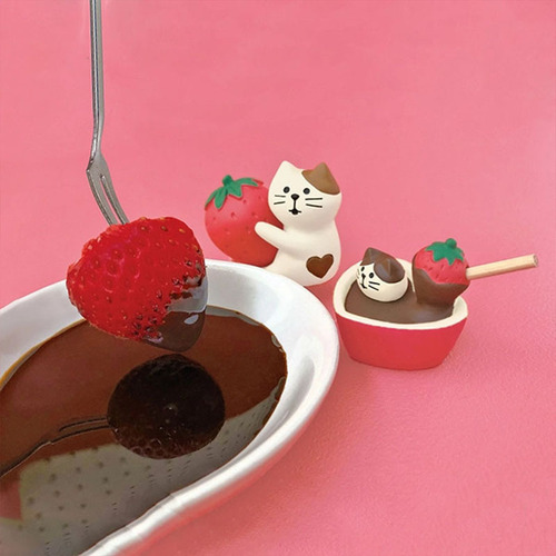 Food toys ZAKKA chocolate miscellaneous goods Valentine's Day gifts INS strawberry bread baking decoration resin small ornaments