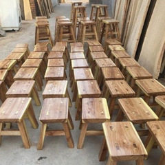 旧式のベンチ家庭用ベンチリビングルームの実用的な超小柄な腰掛け